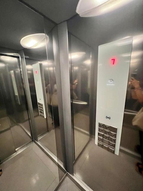 Aparthotel El Serch Andorra la Vella Bagian luar foto