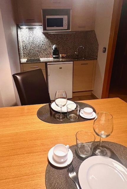 Aparthotel El Serch Andorra la Vella Bagian luar foto
