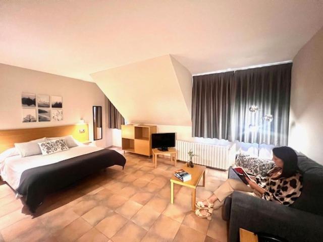 Aparthotel El Serch Andorra la Vella Bagian luar foto