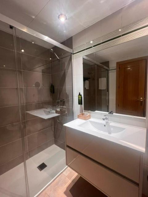 Aparthotel El Serch Andorra la Vella Bagian luar foto