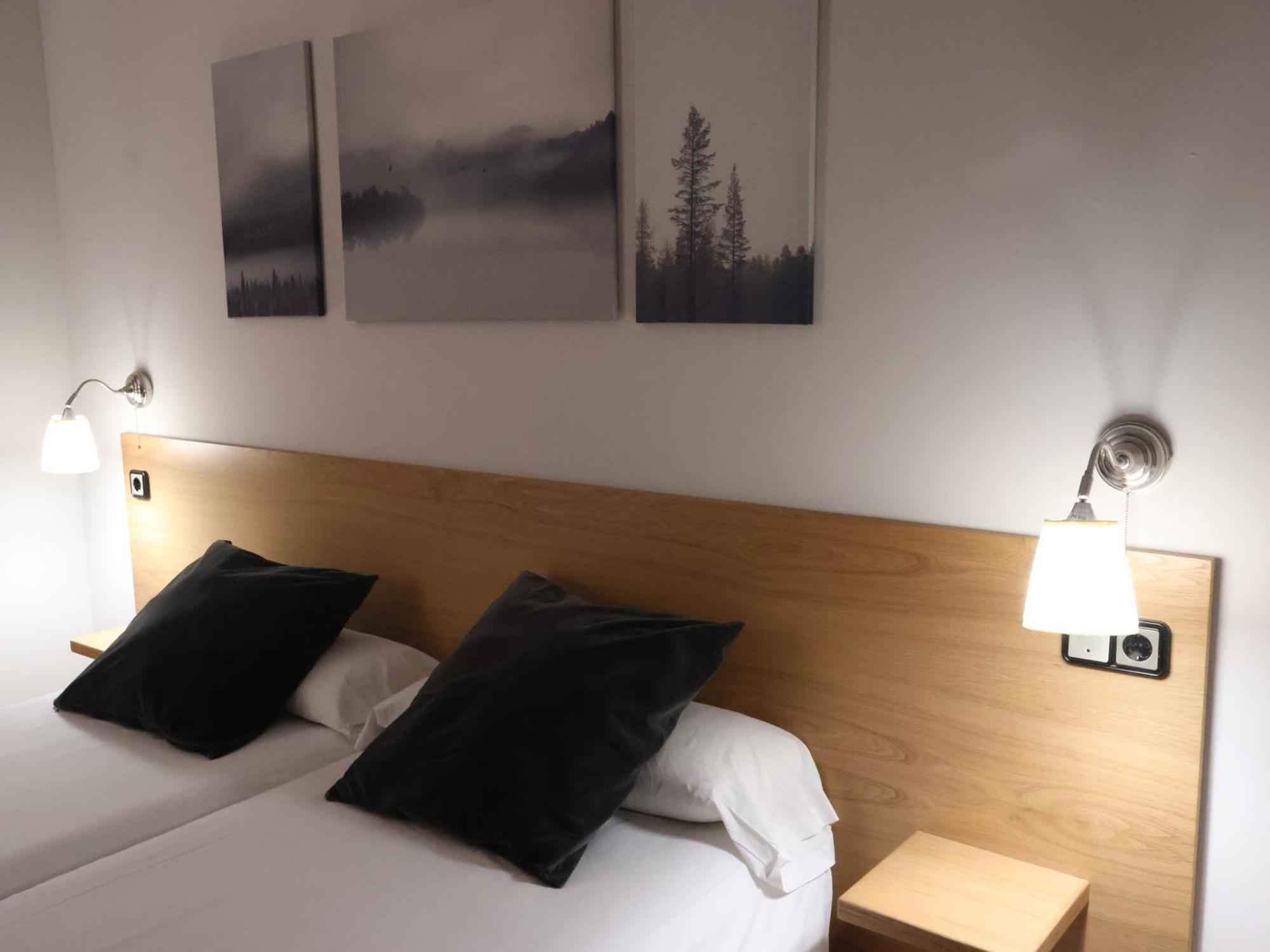 Aparthotel El Serch Andorra la Vella Bagian luar foto