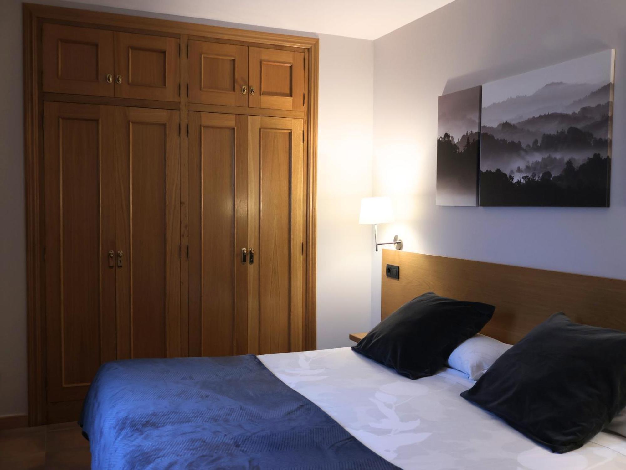 Aparthotel El Serch Andorra la Vella Bagian luar foto