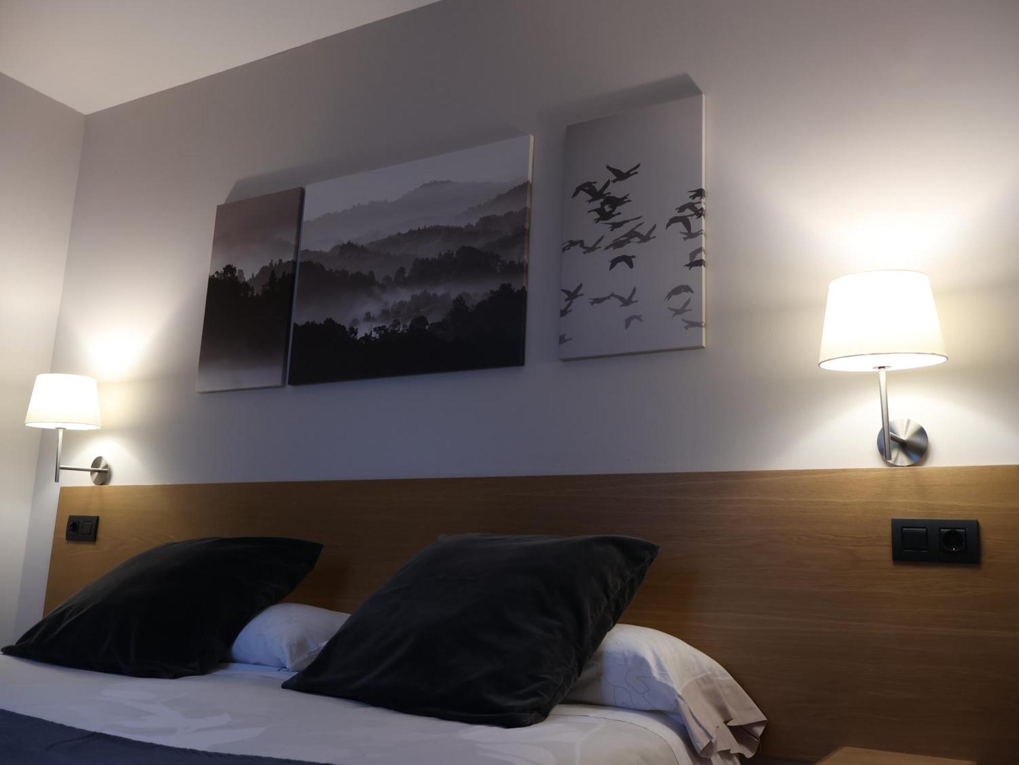 Aparthotel El Serch Andorra la Vella Bagian luar foto