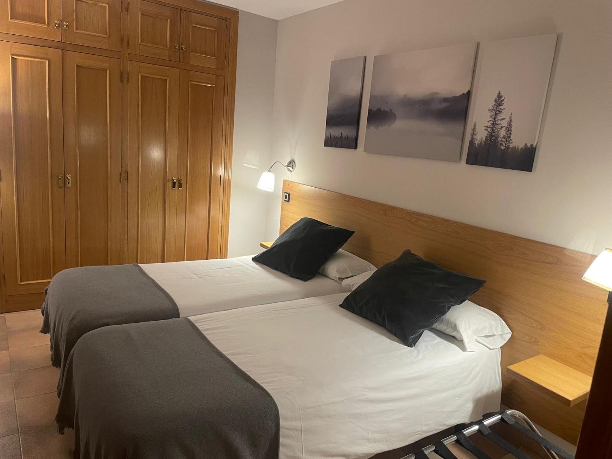 Aparthotel El Serch Andorra la Vella Bagian luar foto