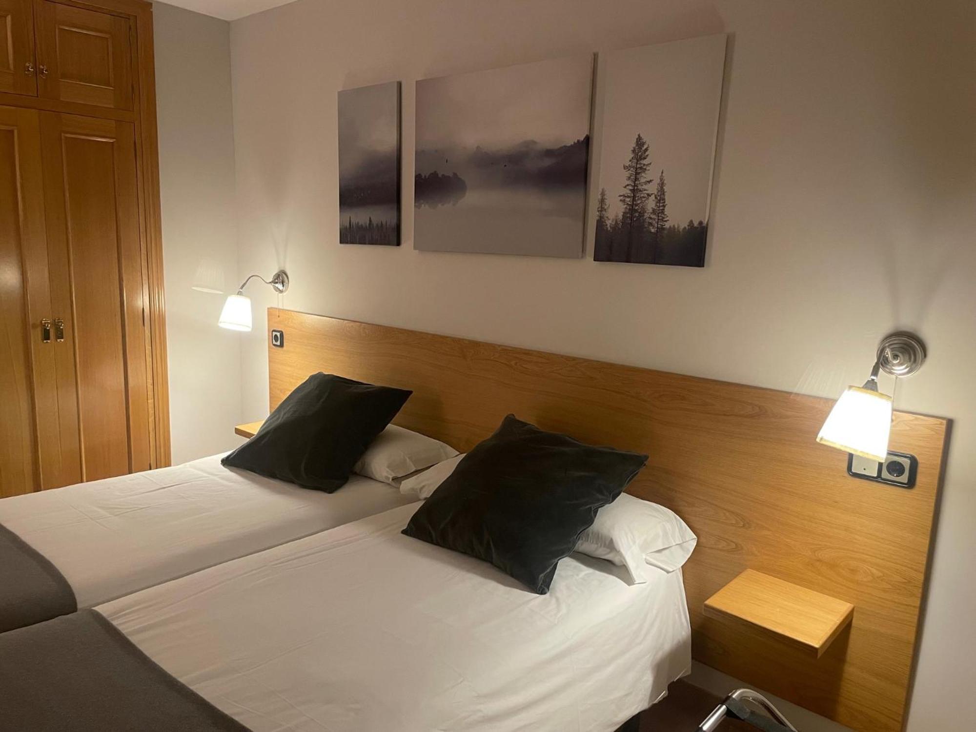 Aparthotel El Serch Andorra la Vella Bagian luar foto