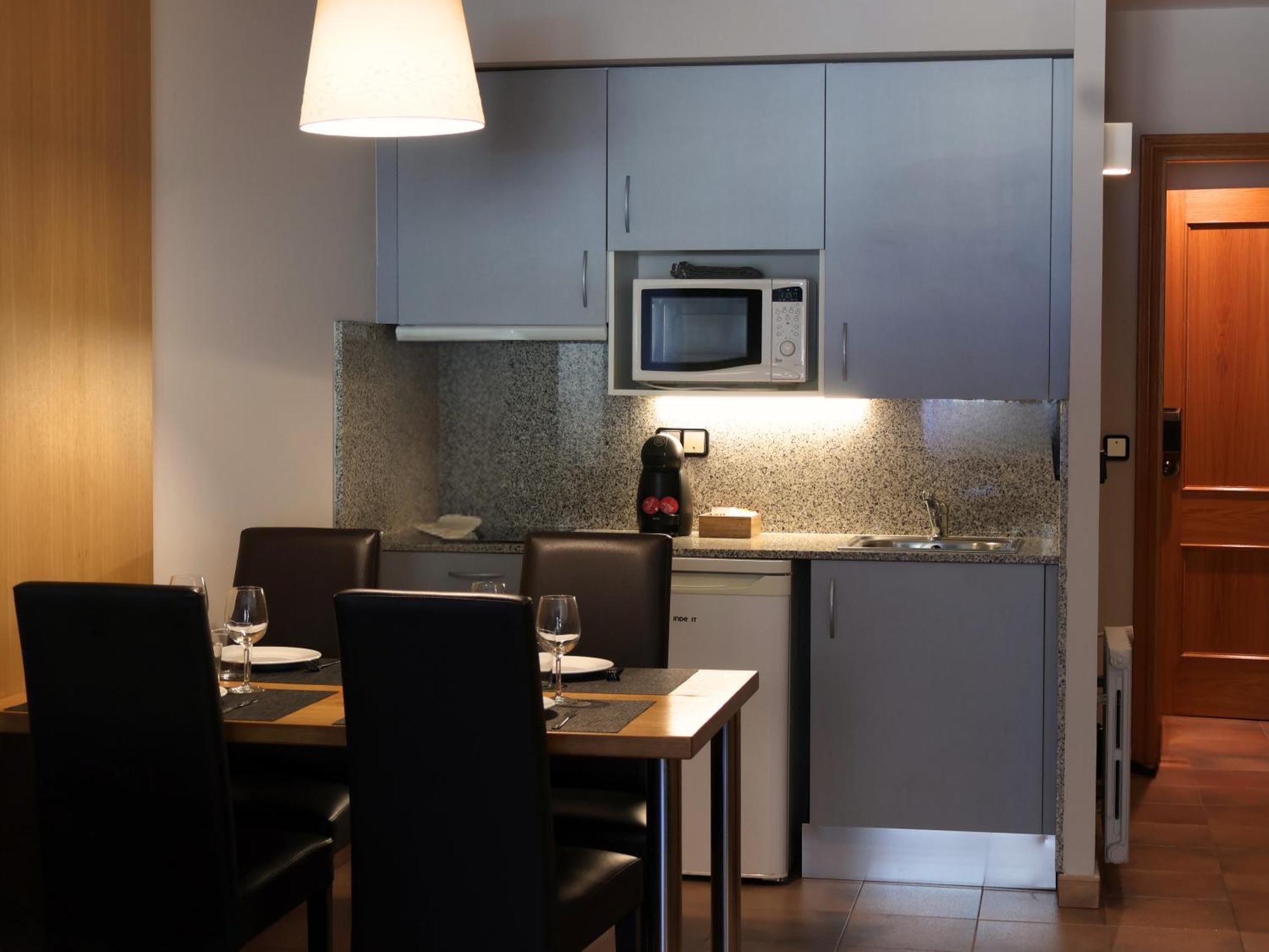 Aparthotel El Serch Andorra la Vella Bagian luar foto
