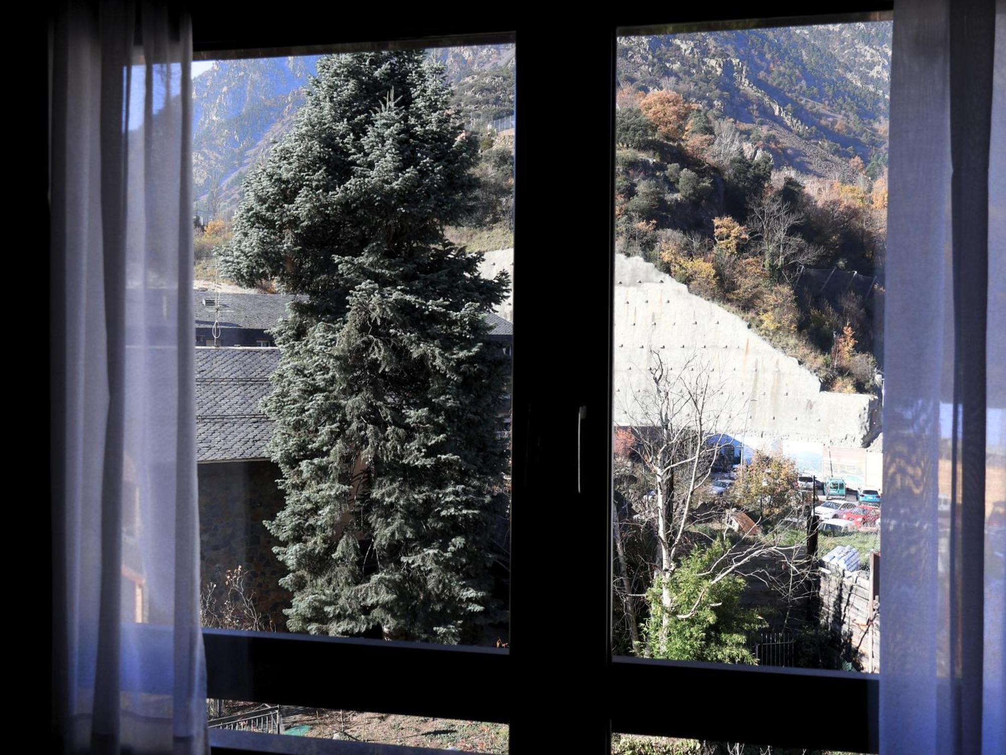 Aparthotel El Serch Andorra la Vella Bagian luar foto