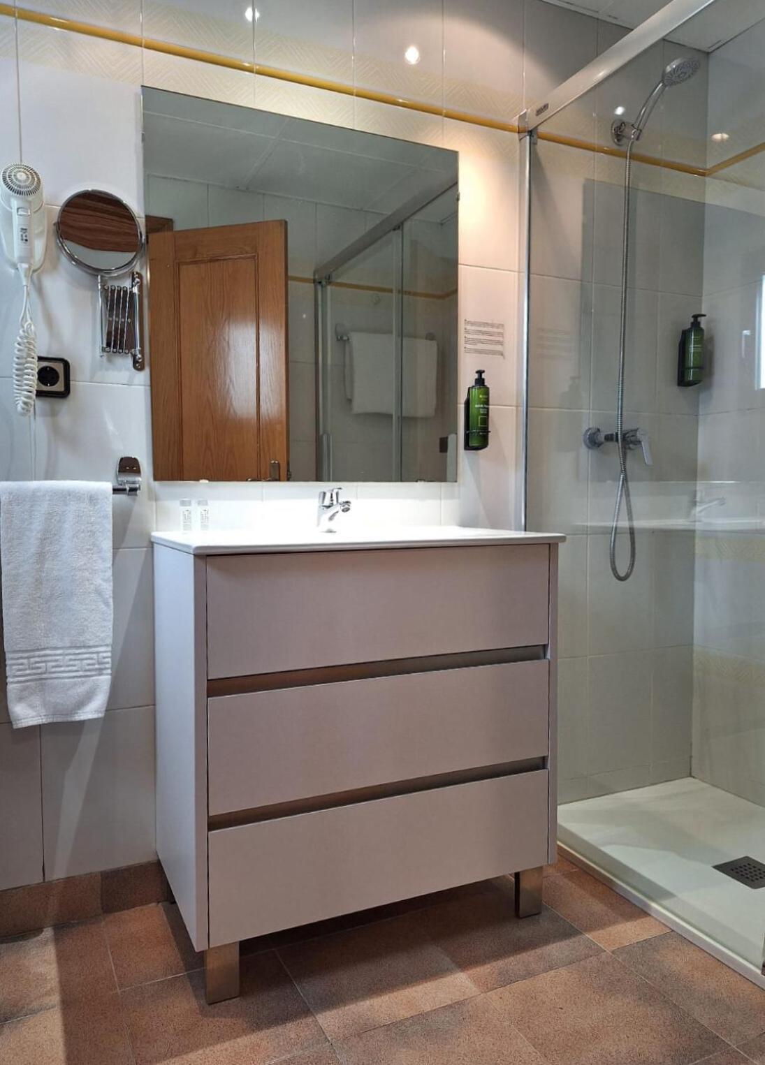 Aparthotel El Serch Andorra la Vella Bagian luar foto