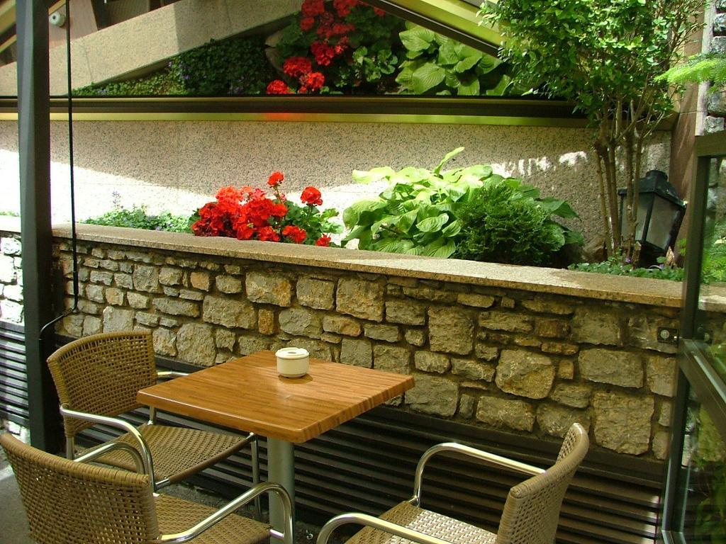Aparthotel El Serch Andorra la Vella Bagian luar foto