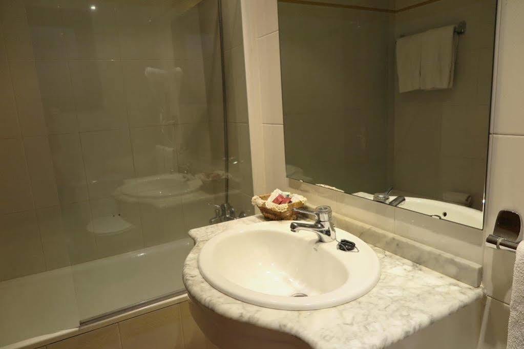 Aparthotel El Serch Andorra la Vella Bagian luar foto