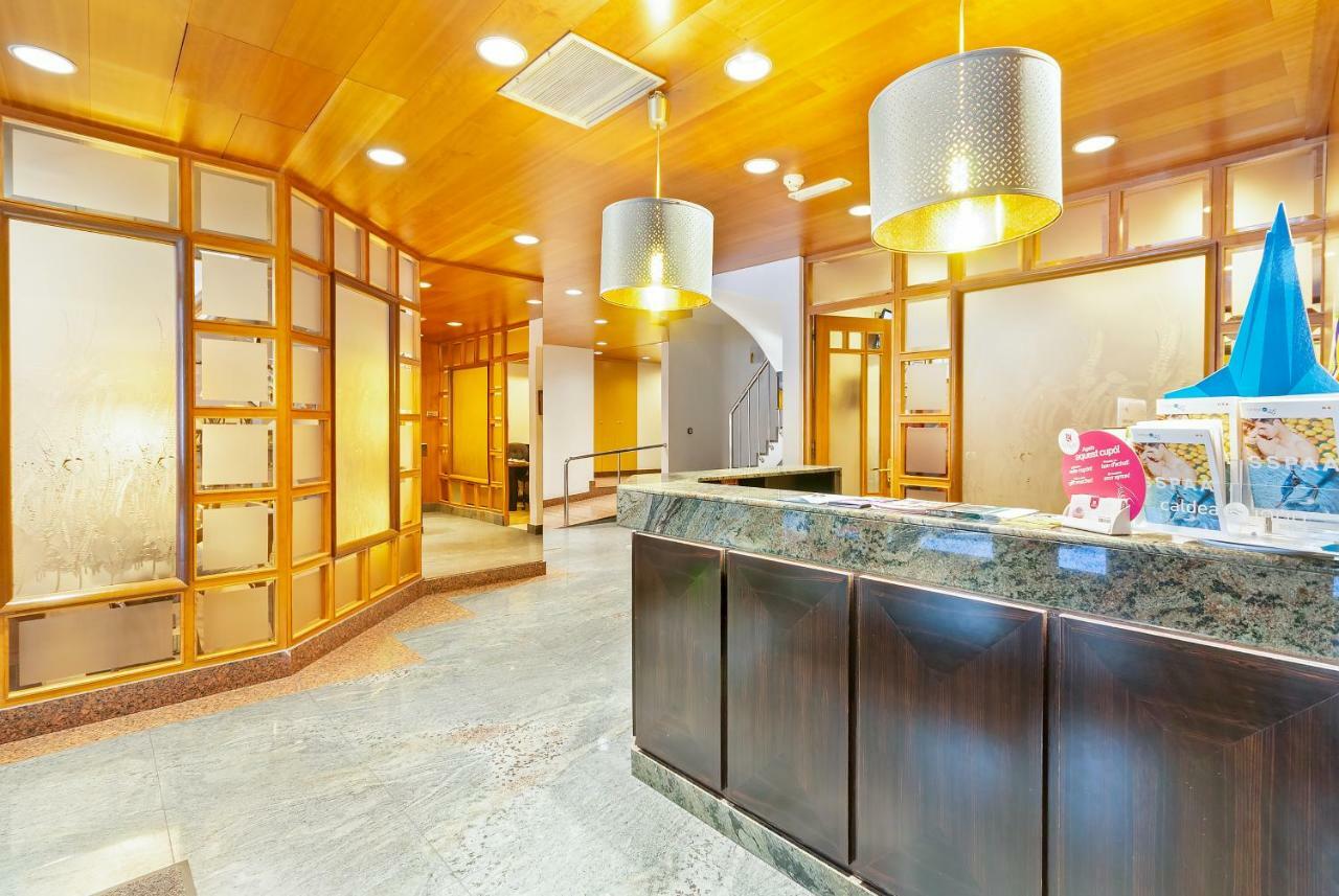 Aparthotel El Serch Andorra la Vella Bagian luar foto