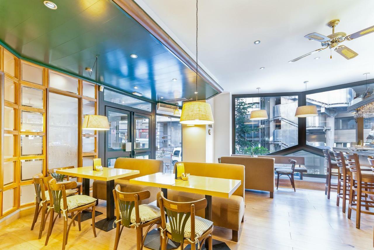 Aparthotel El Serch Andorra la Vella Bagian luar foto